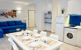 Modern & Central Apt In Athens